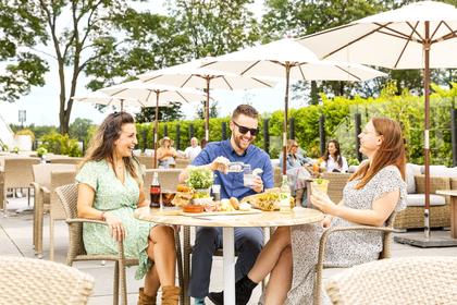 High Wine, Beer of Bubbels voor 2 personen bij Fletcher Hotels